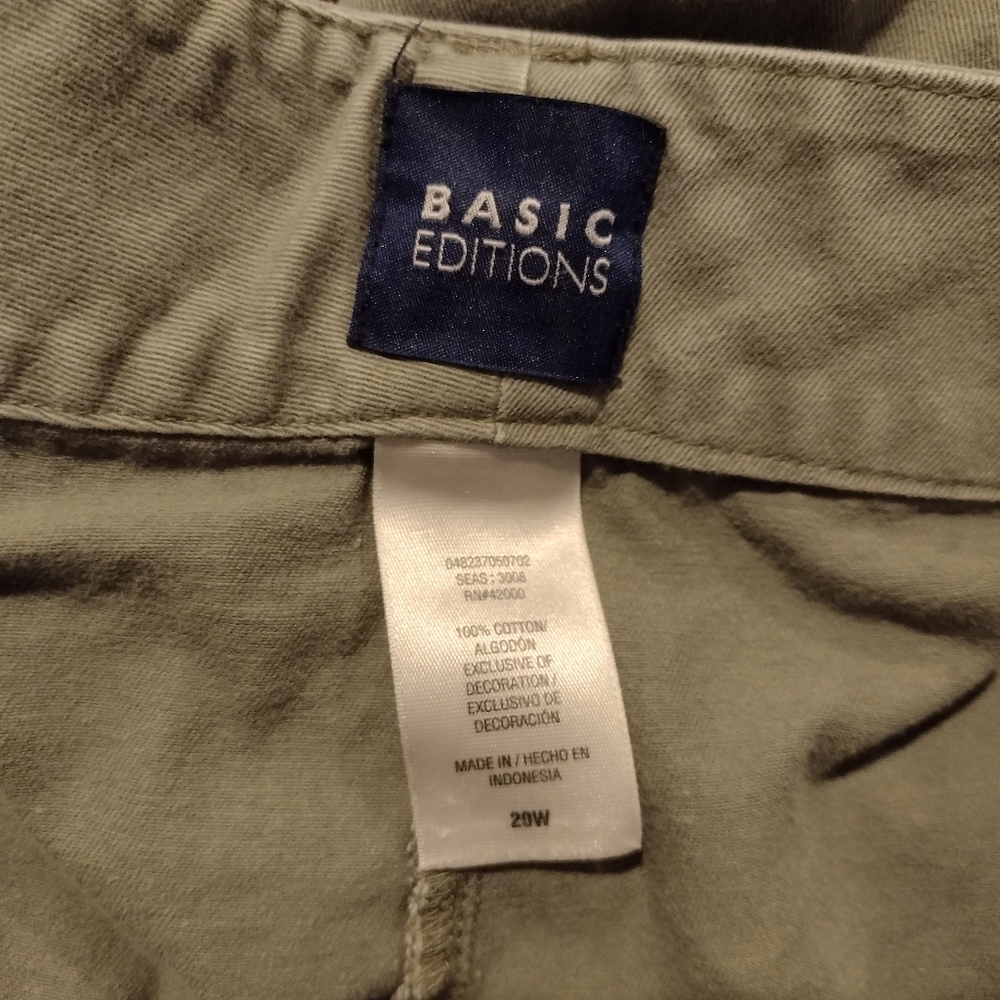 Ladies Basic Additions Green Capris - image 5